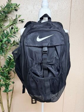 nike backpack with ball holder Club Team Swoosh Soccer Bag Built for ballers who need to carry everything from the court to away games Unboxing/Reviewing The Nike Hoops Elite